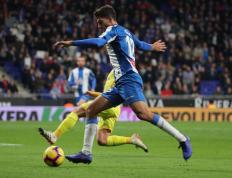 开云网页登陆 - 橄榄球夜战：塞外天虎队强势横扫塞外霹雳队，速度优势明显二次进攻频频奏效